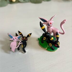 Prismatic Evolutions Premium Figure Collection Espeon And Umbreon Figure and Pin